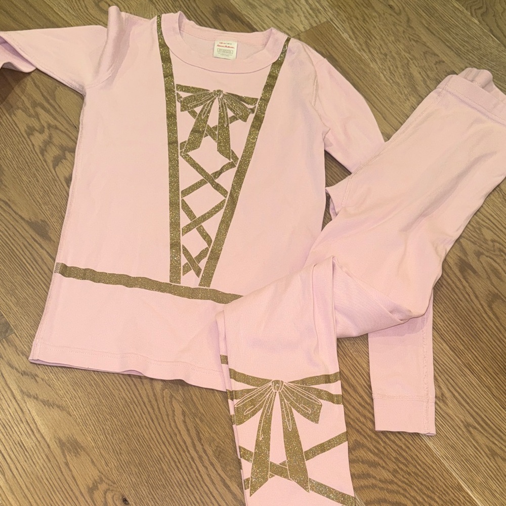 Hanna Andersson Pink Pajama Set with Gold Bow Print